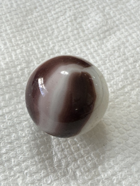 Brown and White Corkscrew by Akro Agate, identification view