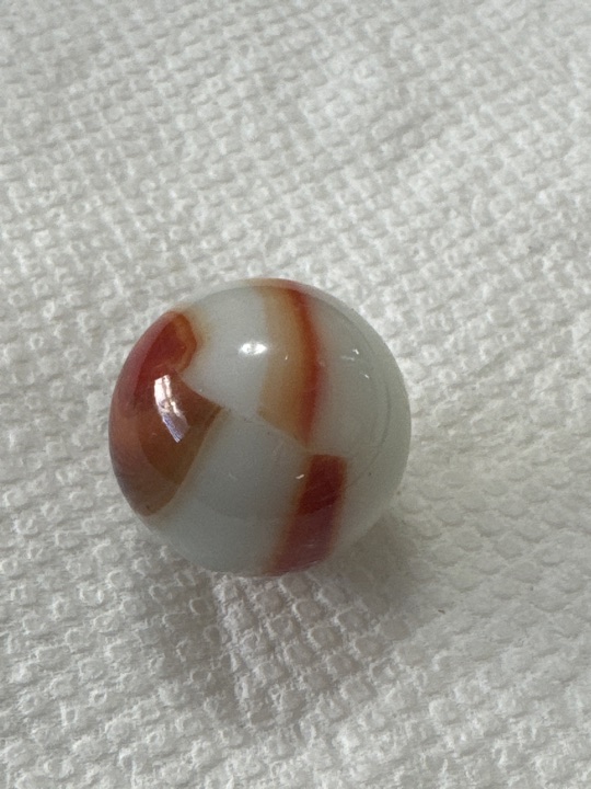 Red and White Corkscrew by Akro Agate, identification view