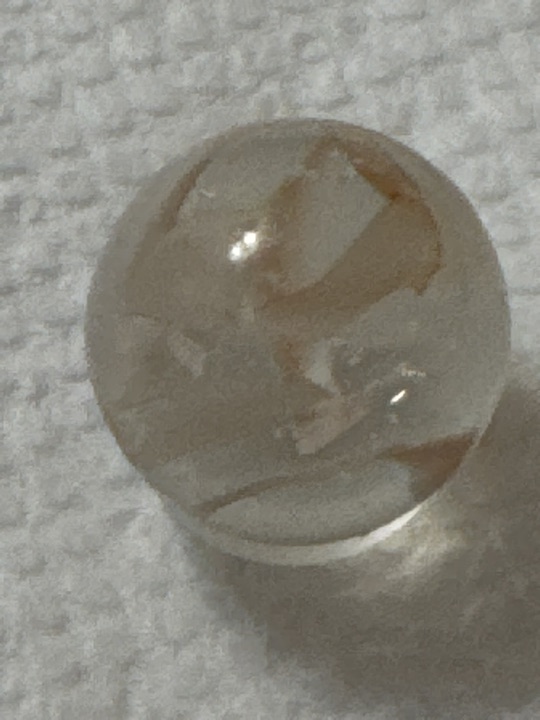 Caramel and White Transparent Swirl by Vitro Agate Co., identification view