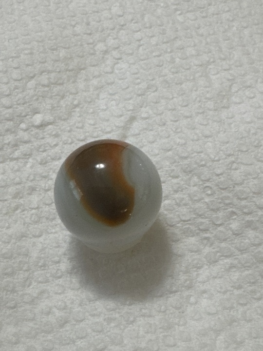 Brown and White Patch by Akro Agate, identification view