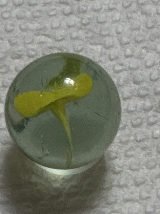 Yellow 3-Vane Cat's Eye by Japanese (Unknown Maker - e.g., Shiko, Sode), identification view