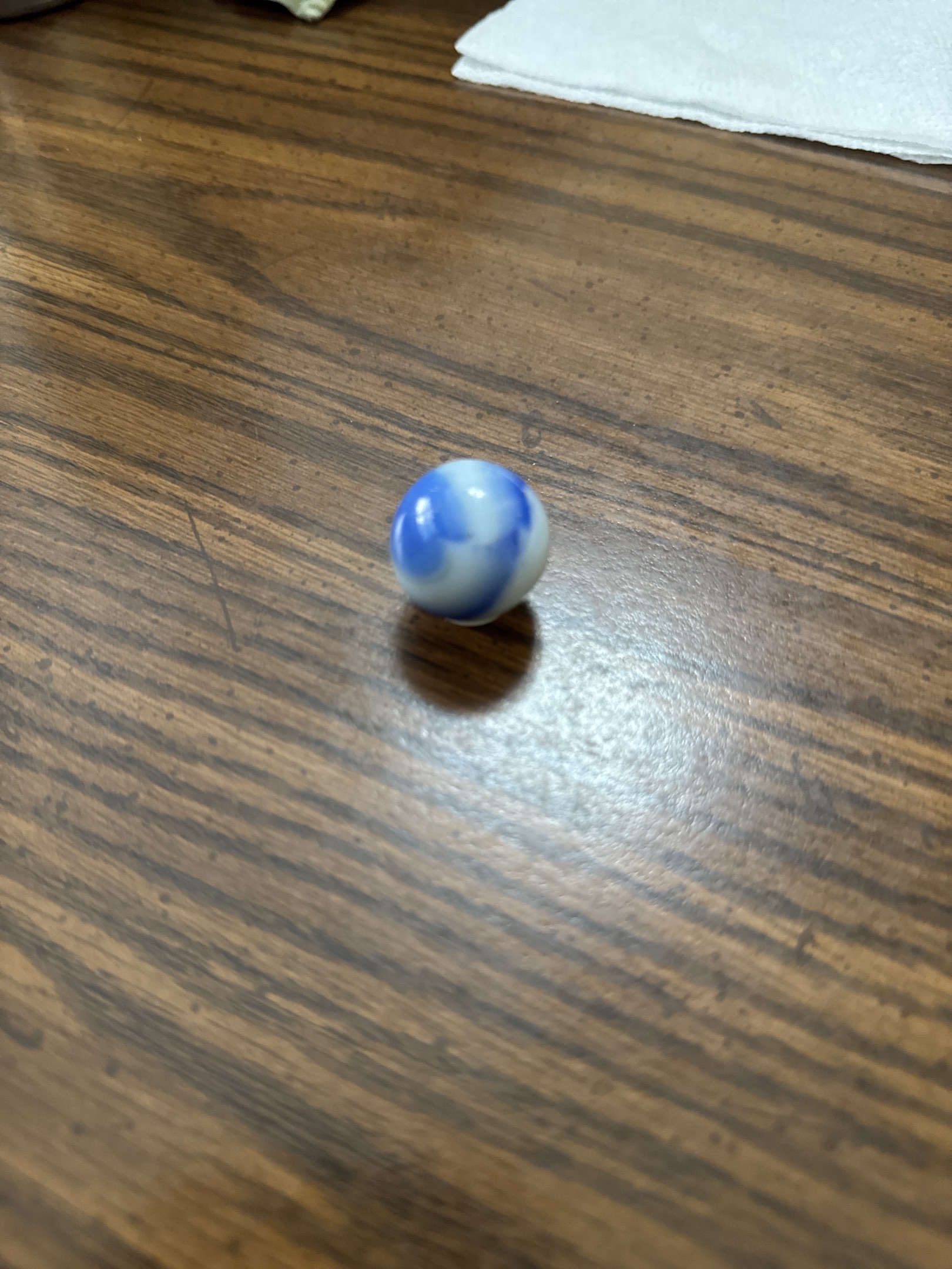 Blue & White Conqueror Shooter by Vitro Agate Company, identification view