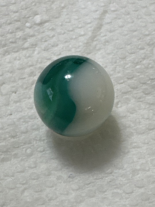 Conqueror Green and White by Vitro Agate, identification view