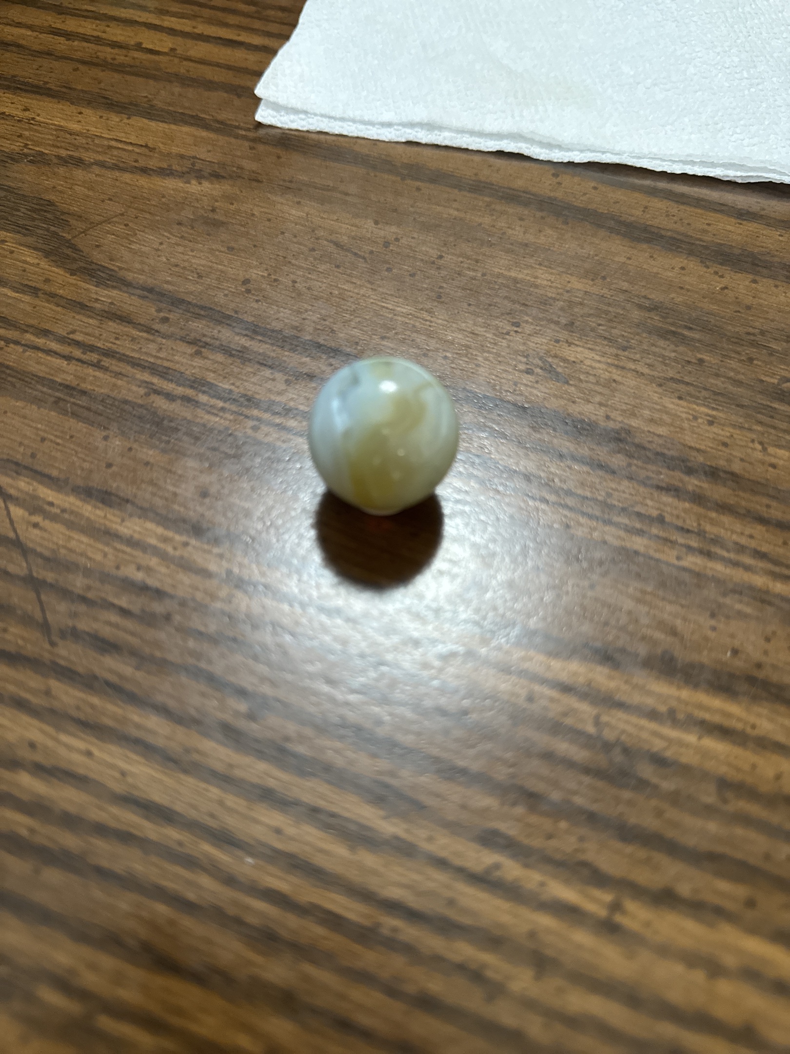 Egg Yolk Onyx Shooter by Akro Agate, identification view