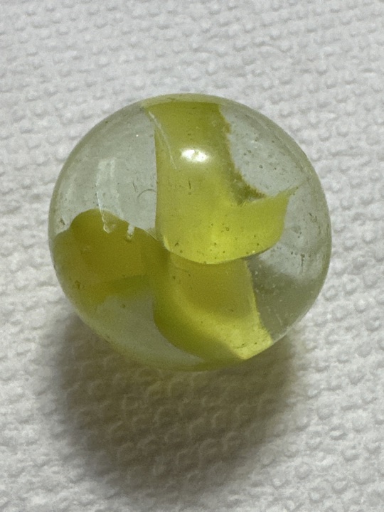 Yellow Cat's Eye Shooter - Jumbo 4-Vane by Vitro Agate, identification view