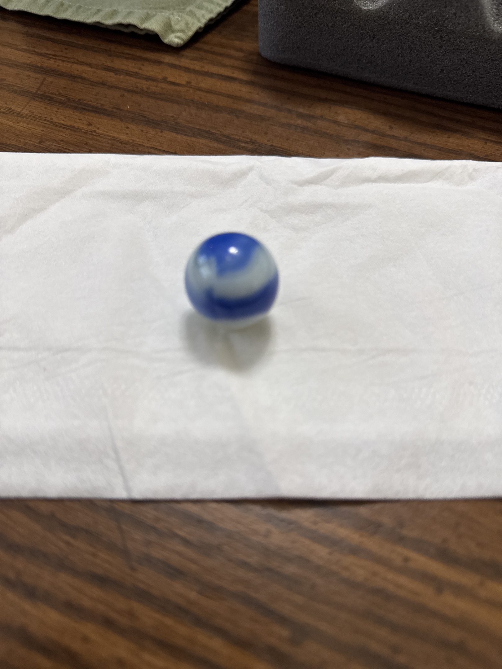 Blue and White Patch Shooter by Vitro Agate, identification view