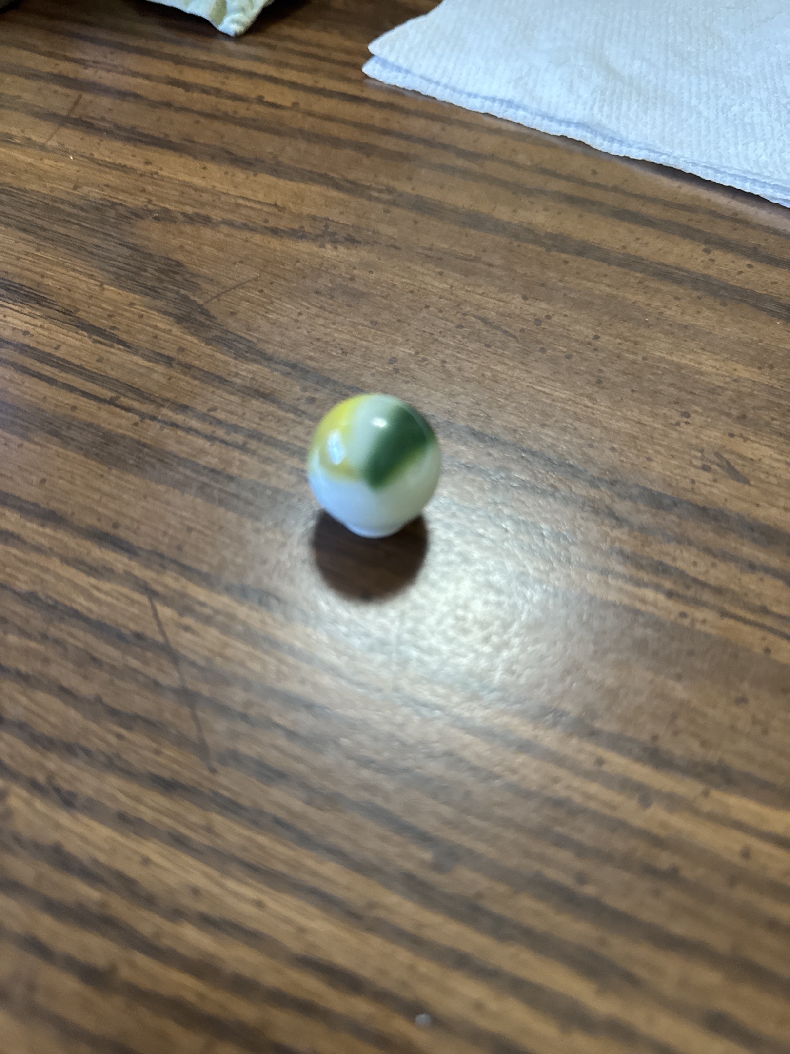 Parrot - White with Green and Yellow Patch Shooter by Vitro Agate, identification view