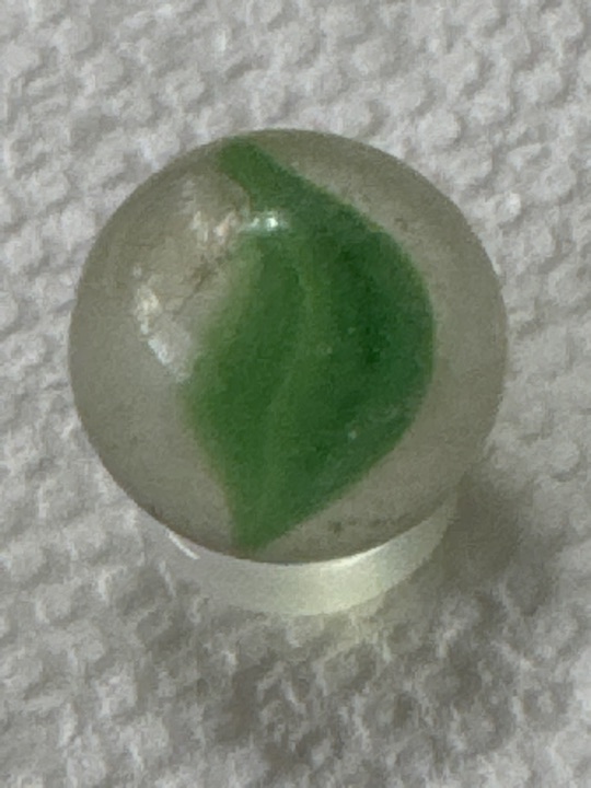 Green Single-Ribbon Cat's Eye by Vitro Agate, identification view
