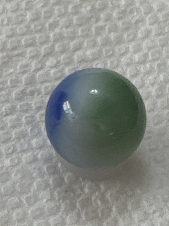 Tri-Onyx Patch Blue and Green on White by Akro Agate, identification view