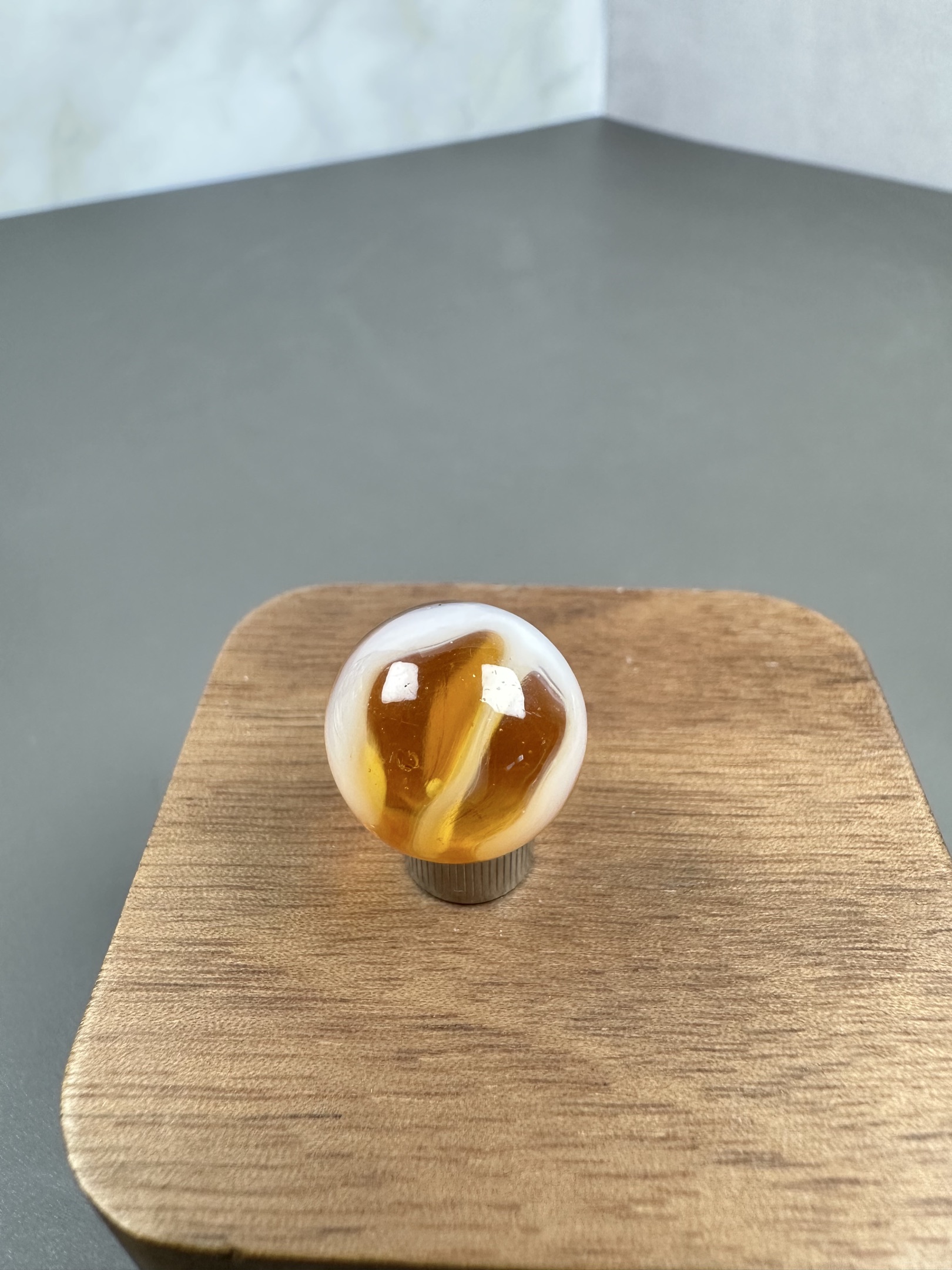 Amber and White Swirl by Christensen Agate Company, identification view